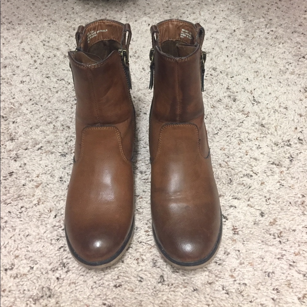STEVE MADDEN ZIPPER BOOTS